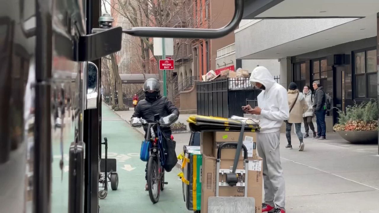 Officials try tackling lithiumion battery problems